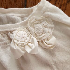 East 5th cream colorlong sleeve flower applique lightweight sweater wome…